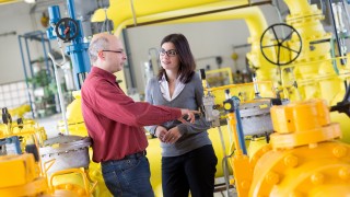 badenova Mitarbeiter in einer technischen Anlage