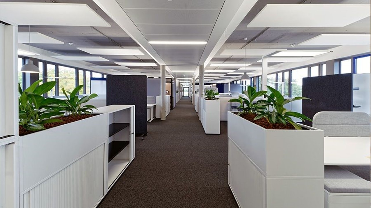 Moderne und nachhaltige Arbeitswelten im badenova Neubau